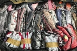 Gửi quần áo giày dép đi Úc