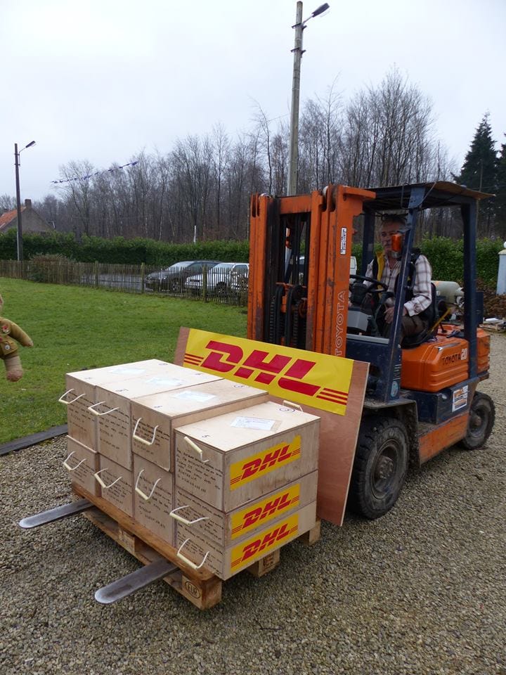 gui ban ghe di thuy dien 3 - Gửi bàn ghế đi Thụy Điển nhanh chóng, giá rẻ