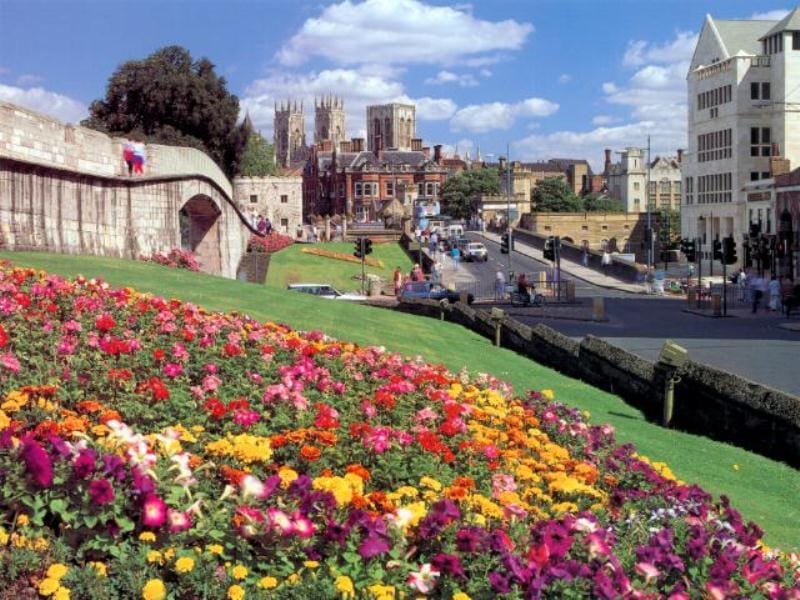 thanh york - Những điểm đến thu hút du khách khi đến Anh quốc