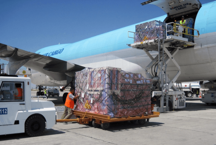 hinh thuc van chuyen hang di canada da dang Gửi Hàng Đi Canada Bằng Bưu Điện Có Tốt Không? Giá Bao Nhiêu 2 Hình thức vận chuyển hàng đi Canada đa dạng, linh hoạt